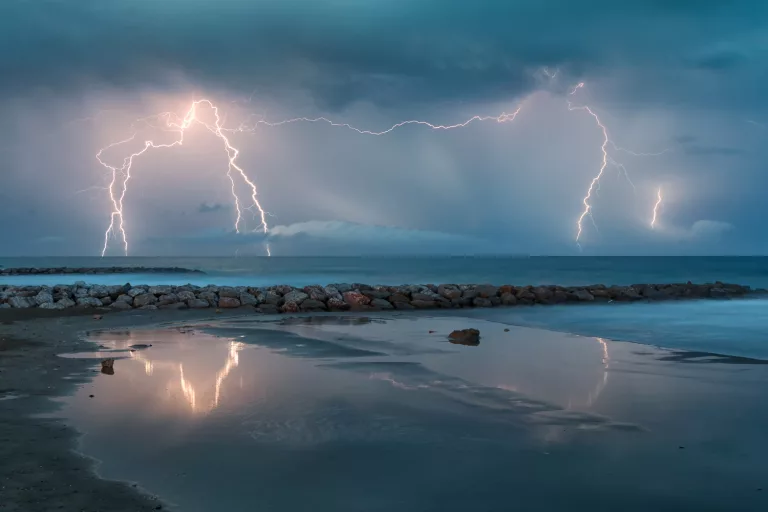 Fin des canicules, salves d&rsquo;orages et baisse durable des températures